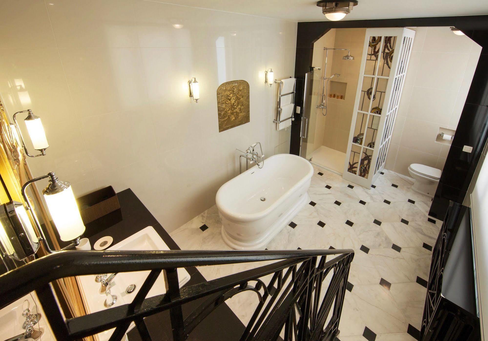 Louise Sur Cour Bed and Breakfast Saint-Gilles Buitenkant foto