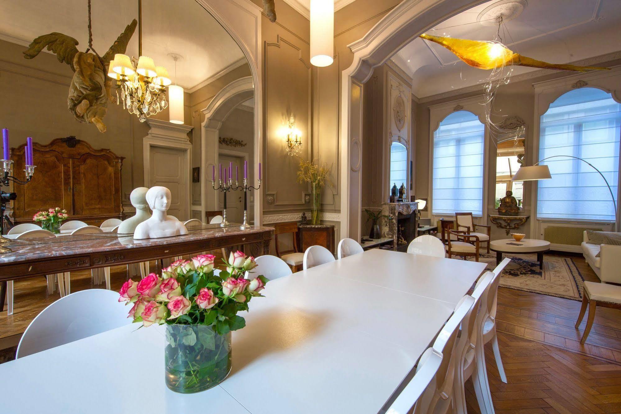 Louise Sur Cour Bed and Breakfast Saint-Gilles Buitenkant foto