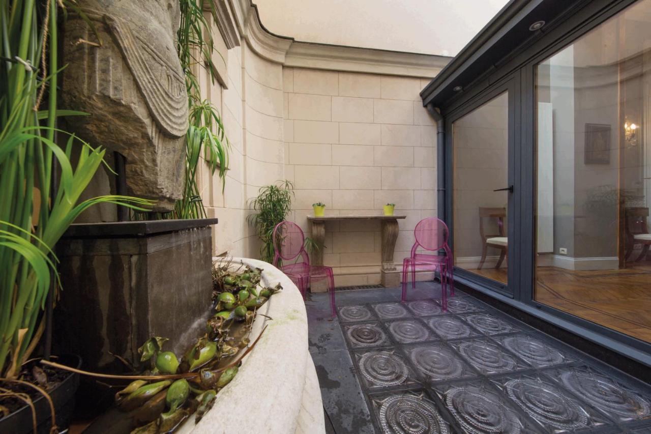 Louise Sur Cour Bed and Breakfast Saint-Gilles Buitenkant foto