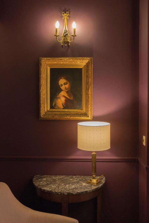 Louise Sur Cour Bed and Breakfast Saint-Gilles Buitenkant foto
