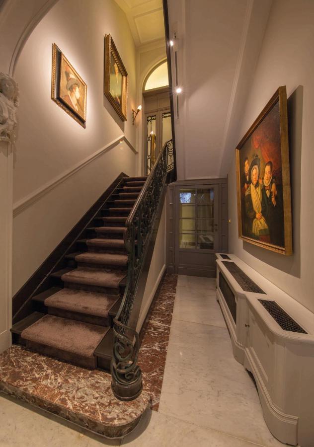 Louise Sur Cour Bed and Breakfast Saint-Gilles Buitenkant foto